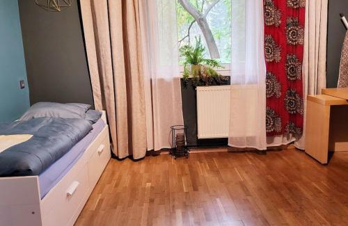 Vollerndorf Apartment | Colourful 2.5 Bedroom With Large Balcony & Garden.