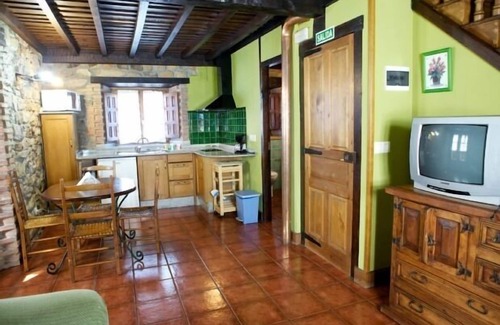 Los Tojos Cottage | Colsa apartments for 5 people
