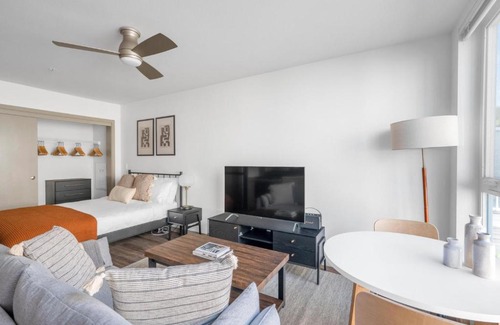 Columbia City Apartment | Columbia City Studio w WD Gym nr Light Rail SEA-345