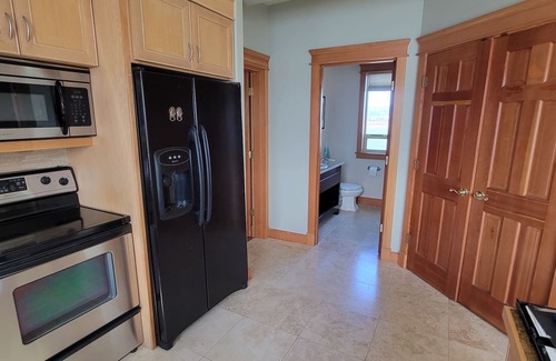 Woodland House | Columbia River Waterfront-Private Beach with Kayaks/Canoe -7 min from I-5