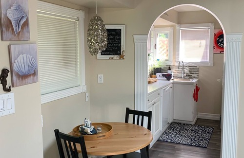 Colwood House | Colwood Cozy Cottage. Beautiful West Shore location. STR Reg # PM677703953