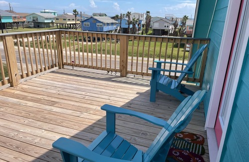 Surfside Beach House | Come and enjoy the beautiful Surfside beach and “heav’n fun” in this cozy home!