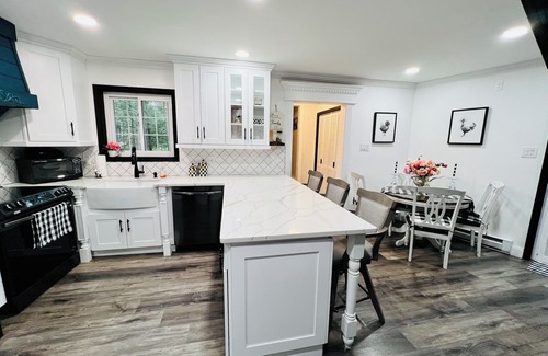 Tobyhanna Ski Chalet | Come and immerse yourself in the tranquil ambiance of our Modern Pocono Retreat.