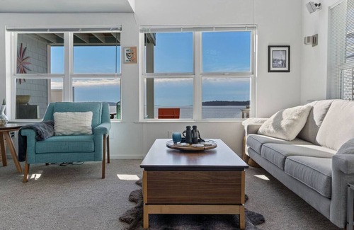 Tulalip House | Come in and Stay awhile at the Mission Beach, Beach House!