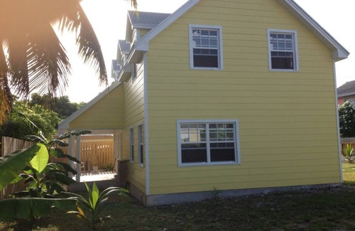 Dunmore Town House | Come on over and enjoy that long awaited vacation at Uncle Lou Cottage. Come see