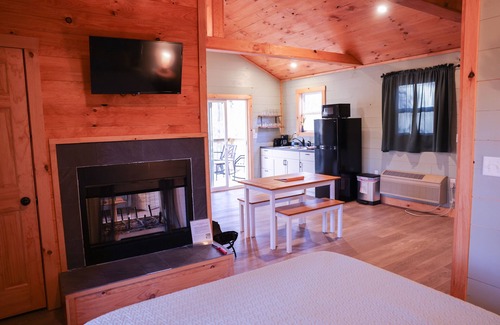 Carbon Hill Cabin | Come Relax At Dogwood Run
