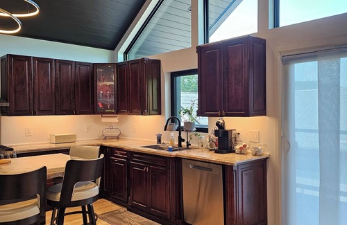 Utterson Apartment | Come See the Fall Colors n2 Bedroom Executive Apartment in Utterson