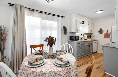 Wichita Apartment | Come stay with us at this modern 2, bed 1 bath apartment located in West Wichita