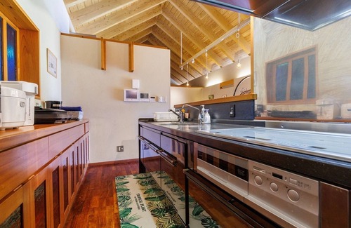 Kunigami House | Comes with a loft Our proud natural grass spreads throughout the approximately 500 garden Okuma R/Kunigami-gun Okinawa