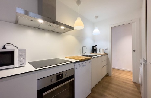 Sants Apartment | Comfy 4 bedroom apartment minutes from the city center