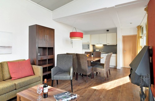 Froidchapelle House | Comfort 8-person bungalow in the holiday park Landal Village l'Eau d'Heure