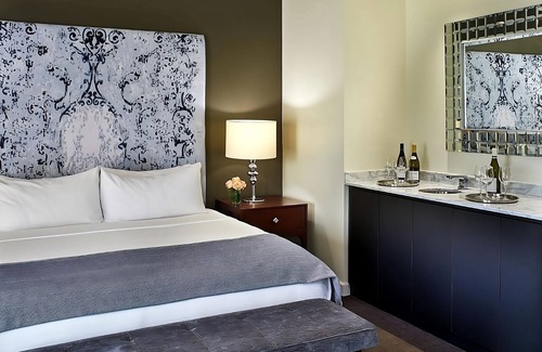West Plaza Hotel | Comfort and Convenience! Onsite Pool, Pets Allowed, Near Fountain of Neptune