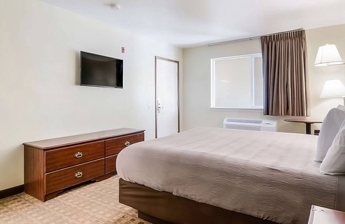 Aberdeen Resort | Comfort and Convenience in GuestHouse Montesano! Free Parking, Pet-friendly