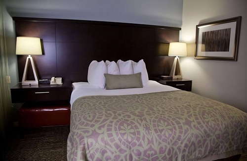 San Bruno Hotel | Comfort and Convenience! Free Onsite Parking, Pets Allowed, Free Breakfast