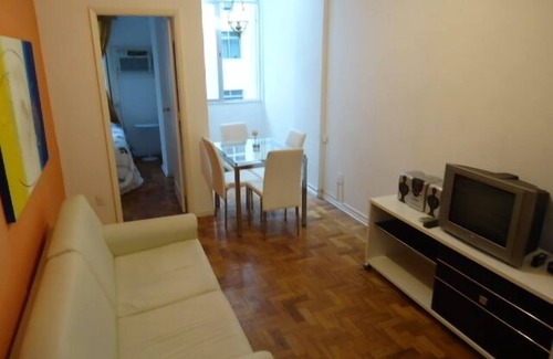 Copacabana Apartment | Comfort and good location in Posto 6