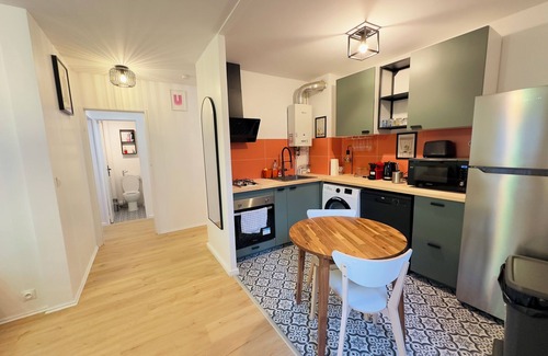 Domont Apartment | Comfort and greenery: modern 2-room apartment with parking in Domont