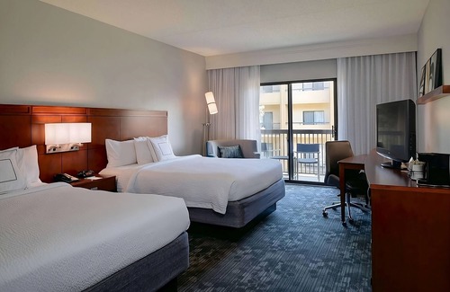 South Kansas City Hotel | Comfort and Location! Free Parking! Near Overland Park Convention Center!