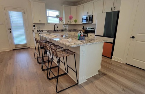 Lake Charles House | Comfort and Style Stay at Sunset Hideaway - WCN226