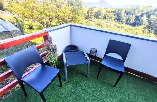 Zilina Villa | Comfort Apartment for 6 & Loggia & Free Parking