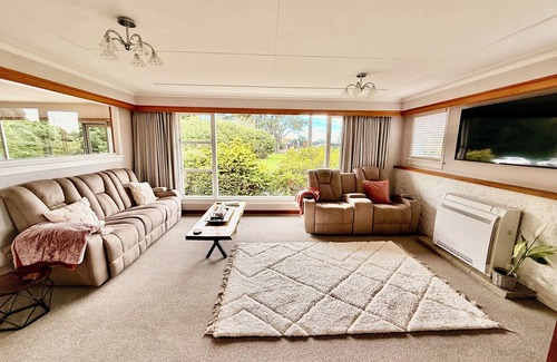 Invercargill City Centre House | Comfort at Stag Lodge Just Mins Walk to Queens Park & Down Town Invercargill