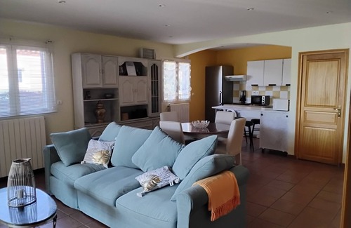 Puissalicon Apartment | Comfort - charm: Haven of peace with swimming pool, nearby sea and Languedoc treasures