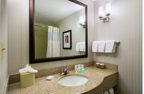 Hopelawn Hotel | Comfort & Convenience near Rutgers University | Free Wi-Fi, Free Parking & Pool