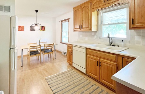 Gladstone House | Comfort & Convenience ~ 3 bed 1 bath Home