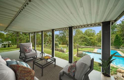 Coatesville Apartment | Comfort, Fun, & Charming - 5BR Oasis with Pool