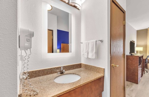 Wheat Ridge Hotel | Comfort Inn Denver West Arvada Station