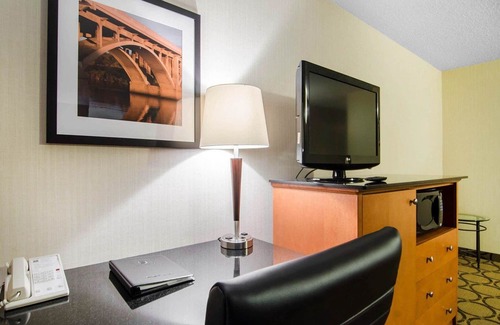 North Industrial Hotel | Comfort Inn Saskatoon