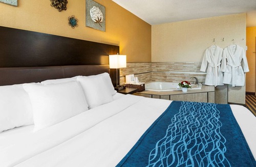 Central Elgin Hotel | Comfort Inn St Thomas
