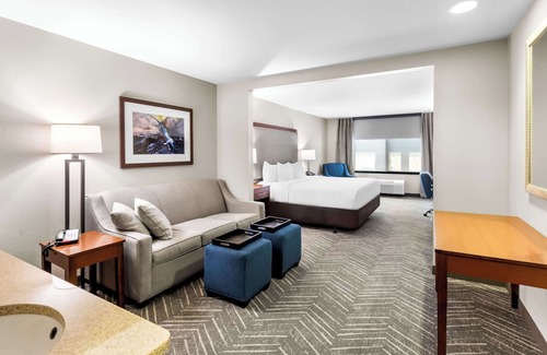 Virginia Hotel | Comfort Inn & Suites Mountain Iron and Virginia