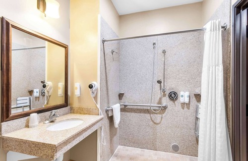Virginia Hotel | Comfort Inn & Suites Mountain Iron and Virginia