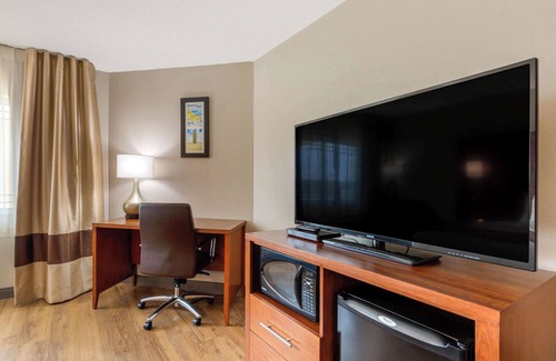Milford Hotel | Comfort Inn & Suites Milford