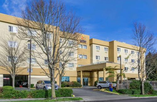 Haller Lake Hotel | Comfort Inn & Suites Seattle North