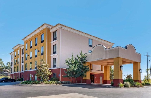 Clinton Hotel | Comfort Inn & Suites