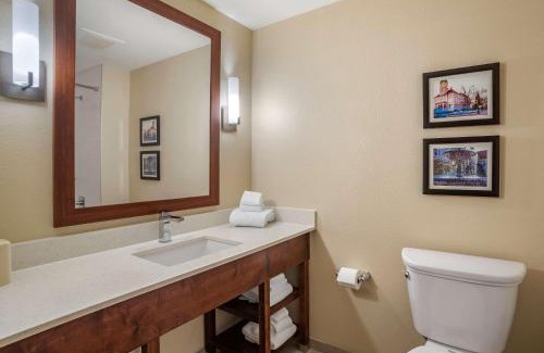 Harrisonburg Hotel | Comfort Inn & Suites