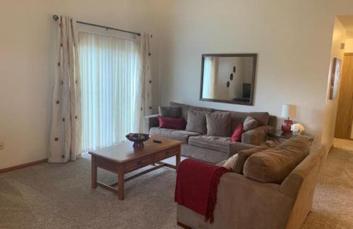 Middletown House | Comfort on the Court 3 Bed 2 Bath Sleeps 6