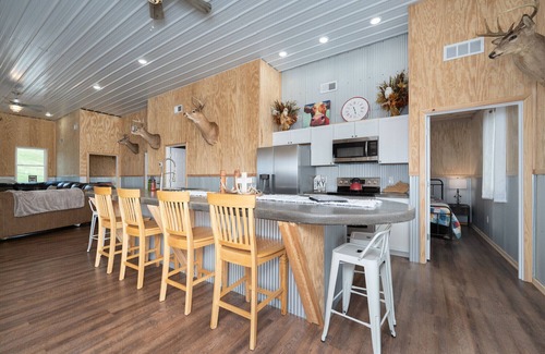 Jonesville House | Comfort & Rest @Riley Farms, ❤ of the Bluegrass- 12 mins from Ark, w/Hot Tub