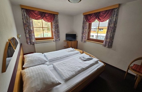 Goeriach Bed & Breakfast | Comfort Room Sunflower - Gasthof Lacknerhof