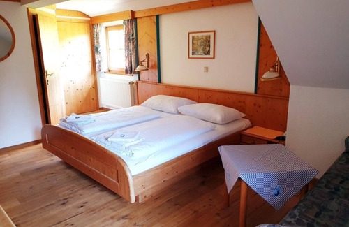 Goeriach Bed & Breakfast | Comfort Room Wildkirsche - Gasthof Lacknerhof
