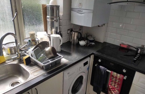 Highams Park House | Comfort Spacious Double Room in Chingford, London Room 2