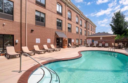 Arcadia Hotel | Comfort Suites At WestGate Mall