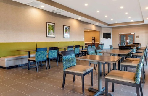 Camp Hill Hotel | Comfort Suites Camp Hill-Harrisburg West