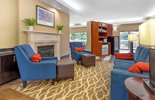 Salem Hotel | Comfort Suites Inn at Ridgewood Farm