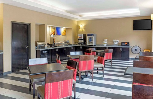 Salem Hotel | Comfort Suites Inn at Ridgewood Farm