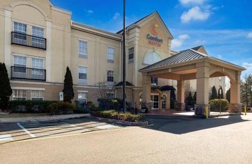 Monmouth Junction Hotel | Comfort Suites Near University