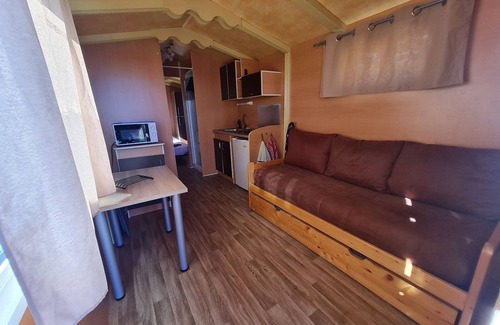 Burthecourt-aux-Chenes Cottage | Comfortable bohemian caravan at educational farm near Nancy