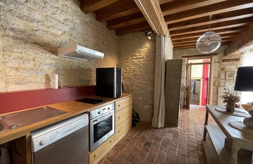 Saint-Cyr-les-Colons Cottage | Comfortable cottages in the village
