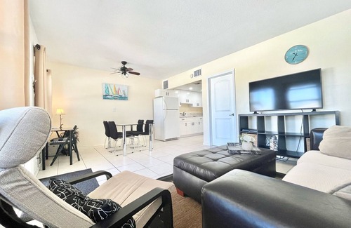 Lauderdale-by-the-Sea Apartment | comfortable apartment five minutes walk from the Beach